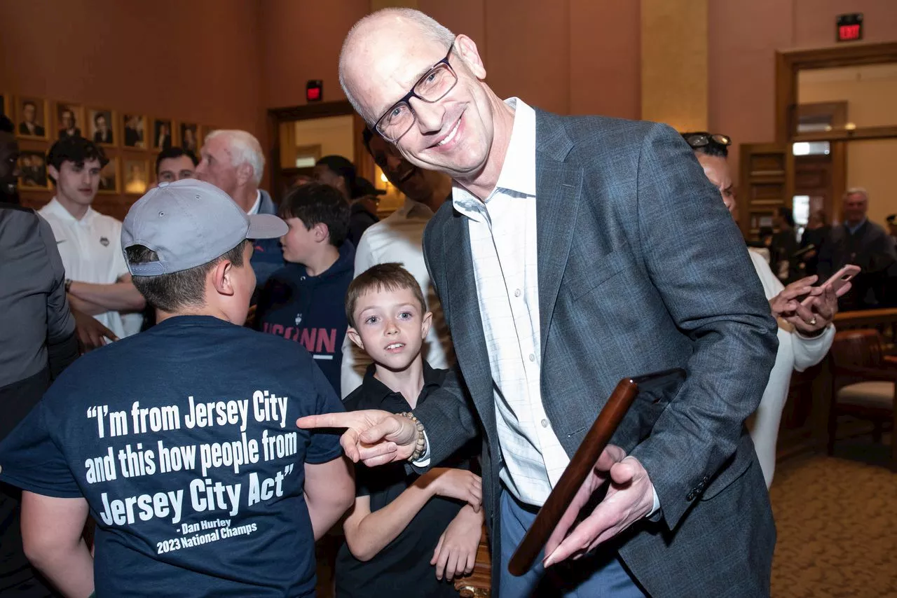 Dan Hurley wants reigning NCAA champion UConn ‘to almost function like a cult’