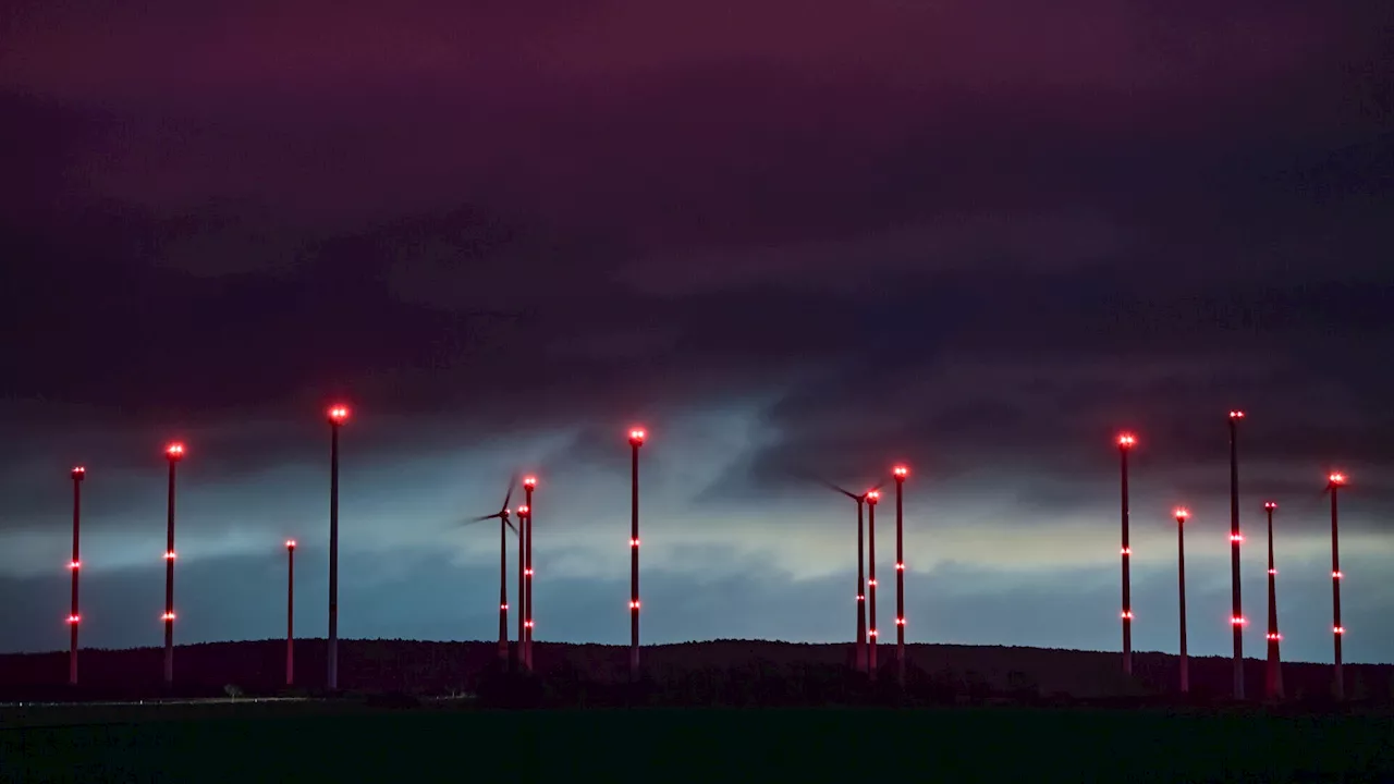 Rote Blinklichter an Windrädern im Weinviertel sollen enden