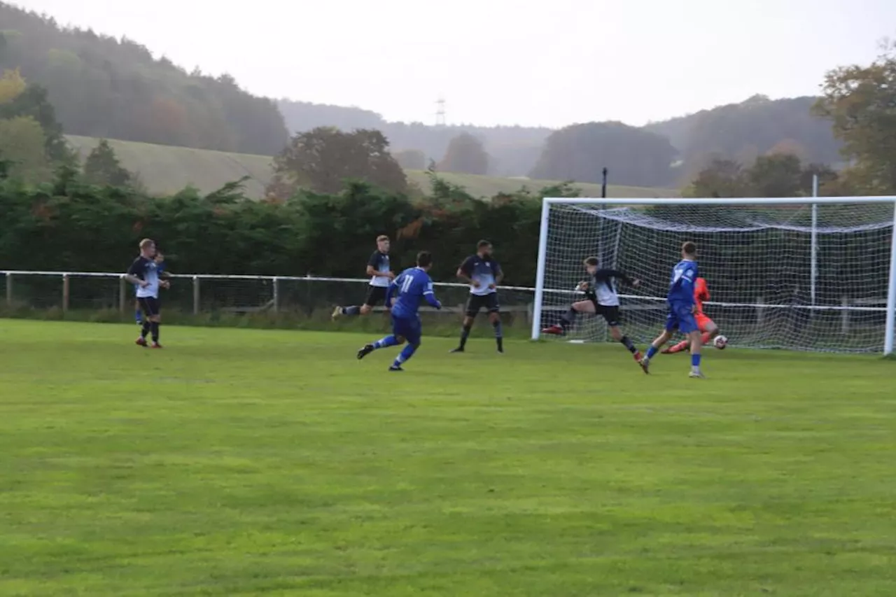 Oxhey Jets impress in defeat at league leaders Amersham Town