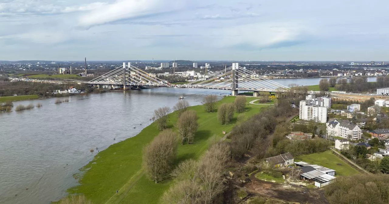 Sperrung A40: Rheinbrücke Neuenkamp bei Duisburg gesperrt