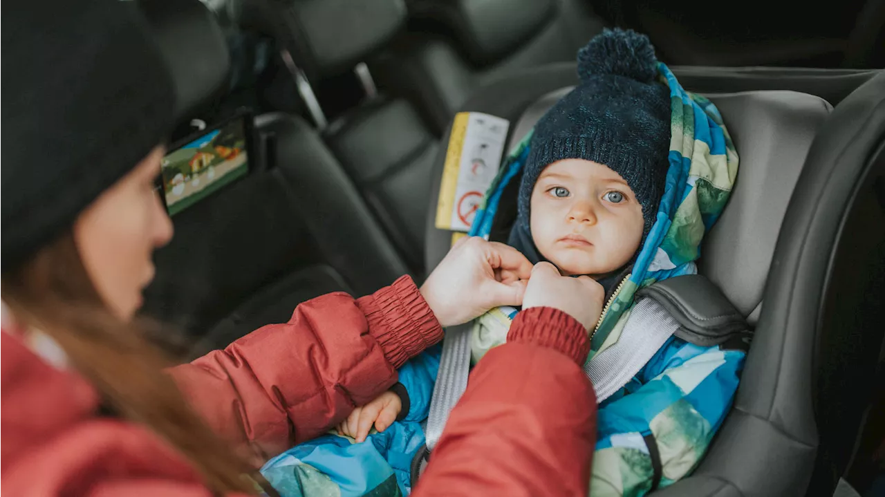 Lebensgefahr im Auto: Winterjacke im Auto nie anlassen!