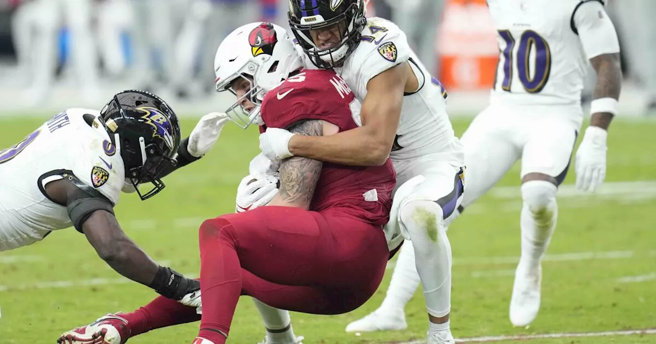 Gus Edwards aporta 3 touchdowns; defensiva de Ravens asegura triunfo sobre Cardinals, 31-24