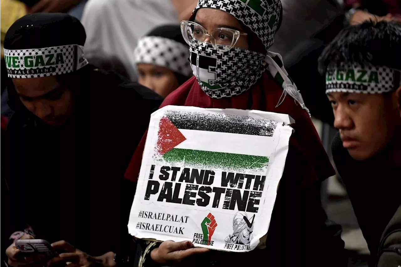 Strong crowds brave rain at Selangor, Penang pro-Palestinian gatherings