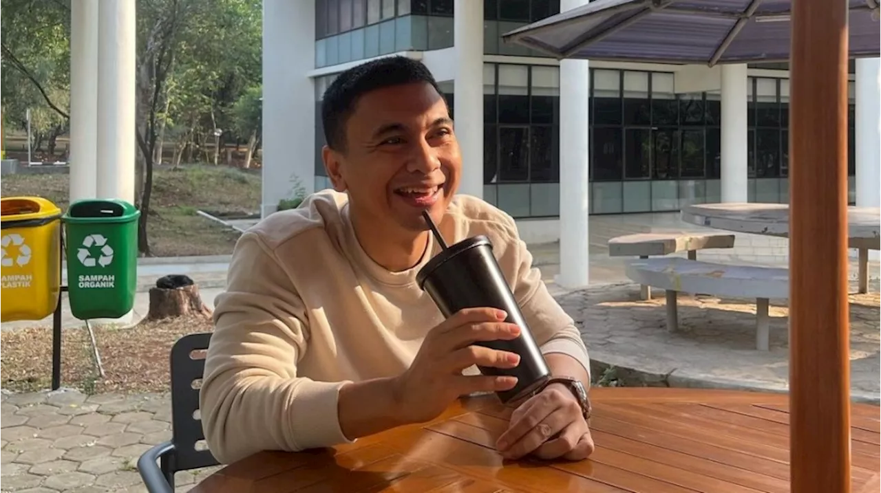 Jadi Dosen UI Pakai Sneaker dan Ransel, Raditya Dika Dikira Mahasiswa Baru