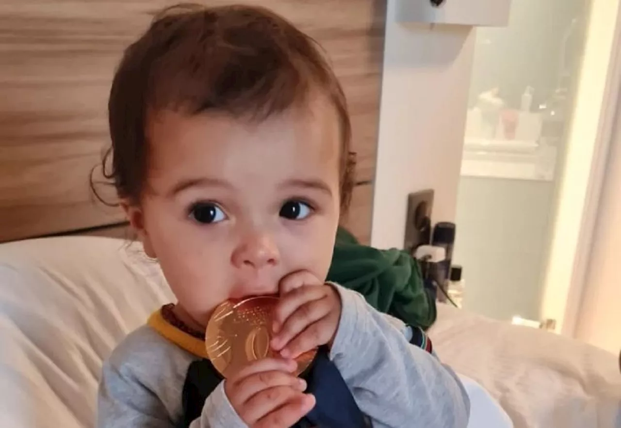 ‘Breakfast of CHAMPIONS’: Cheslin Kolbe’s son eats the gold medal [pictures]