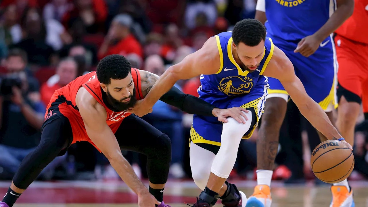 Curry scores 24 with four late threes to lead Warriors over Rockets