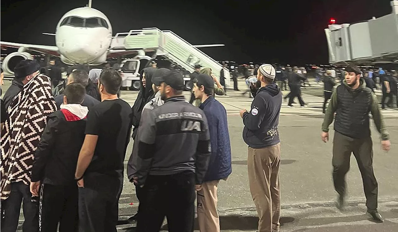 Russians in antisemitic riot storm airport over arrival of plane from Israel