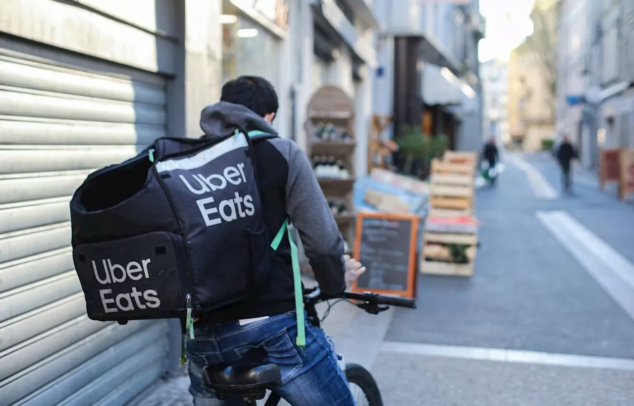 Uber Eats : Un syndicat juge « inacceptable » la nouvelle grille de rémunération des livreurs