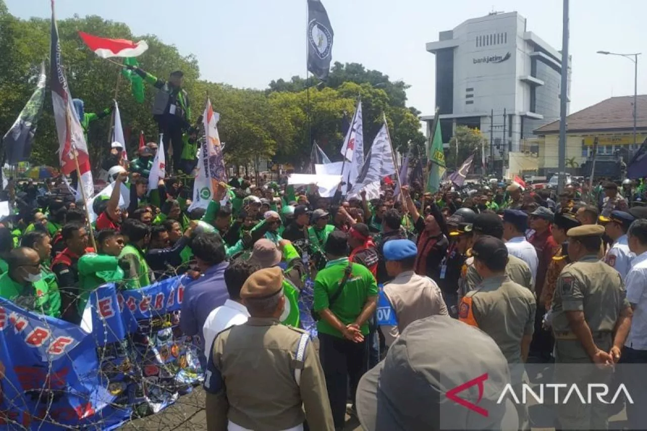 Ribuan pengemudi daring di Jember aksi damai tuntut penyesuaian tarif