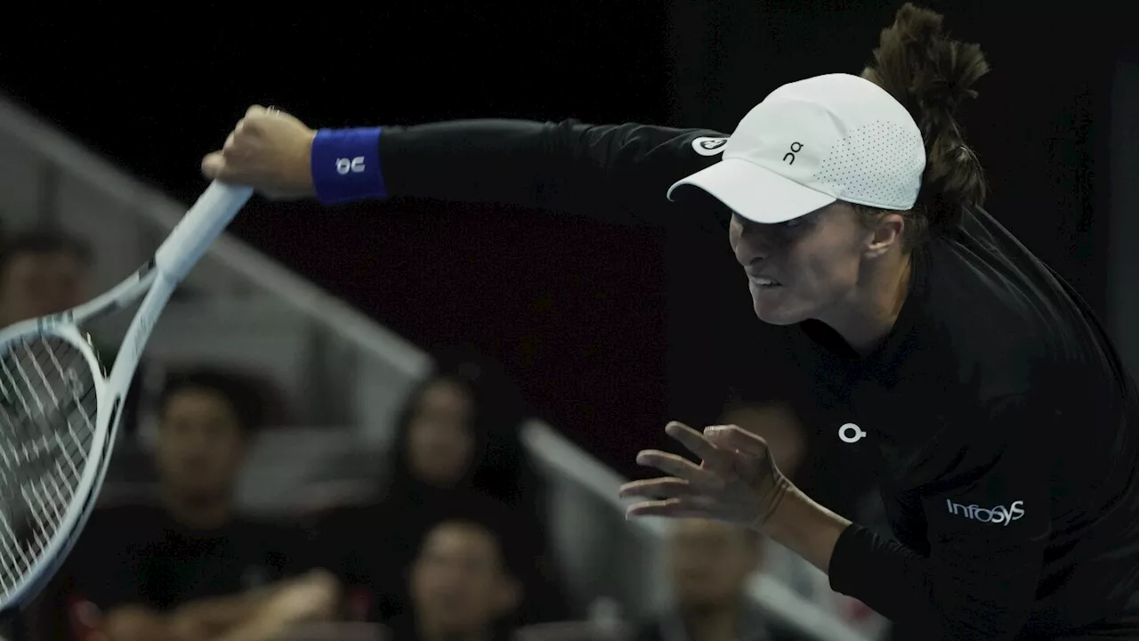 Iga Swiatek beats Marketa Vondrousova at the WTA Finals in straight sets