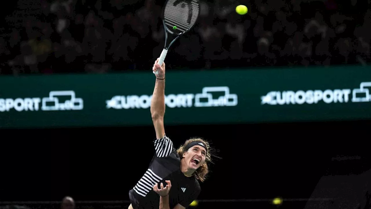 Zverev kämpft sich in Paris in die nächste Runde