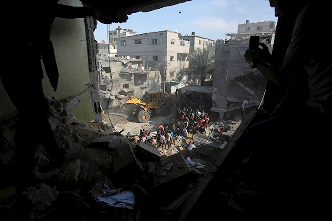 Israeli forces battle Hamas in Gaza City, as 800,000 Palestinians have fled south