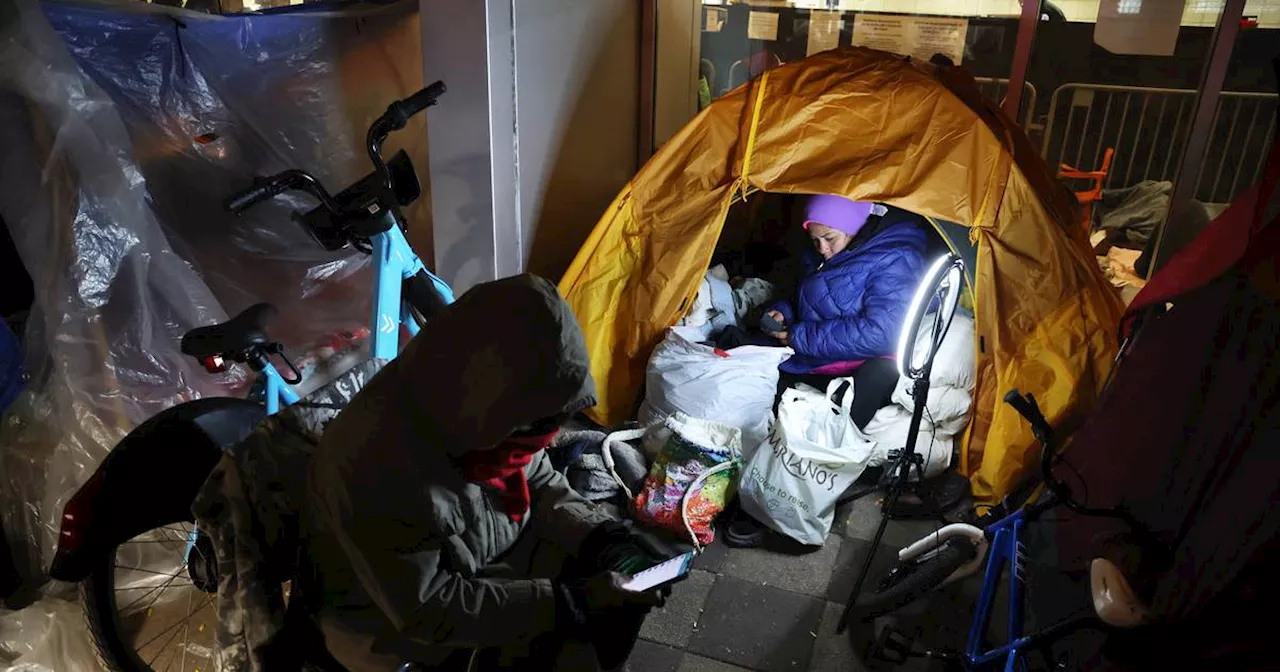 A first snow for many of the migrants sleeping outside: ‘The cold passes through everything’