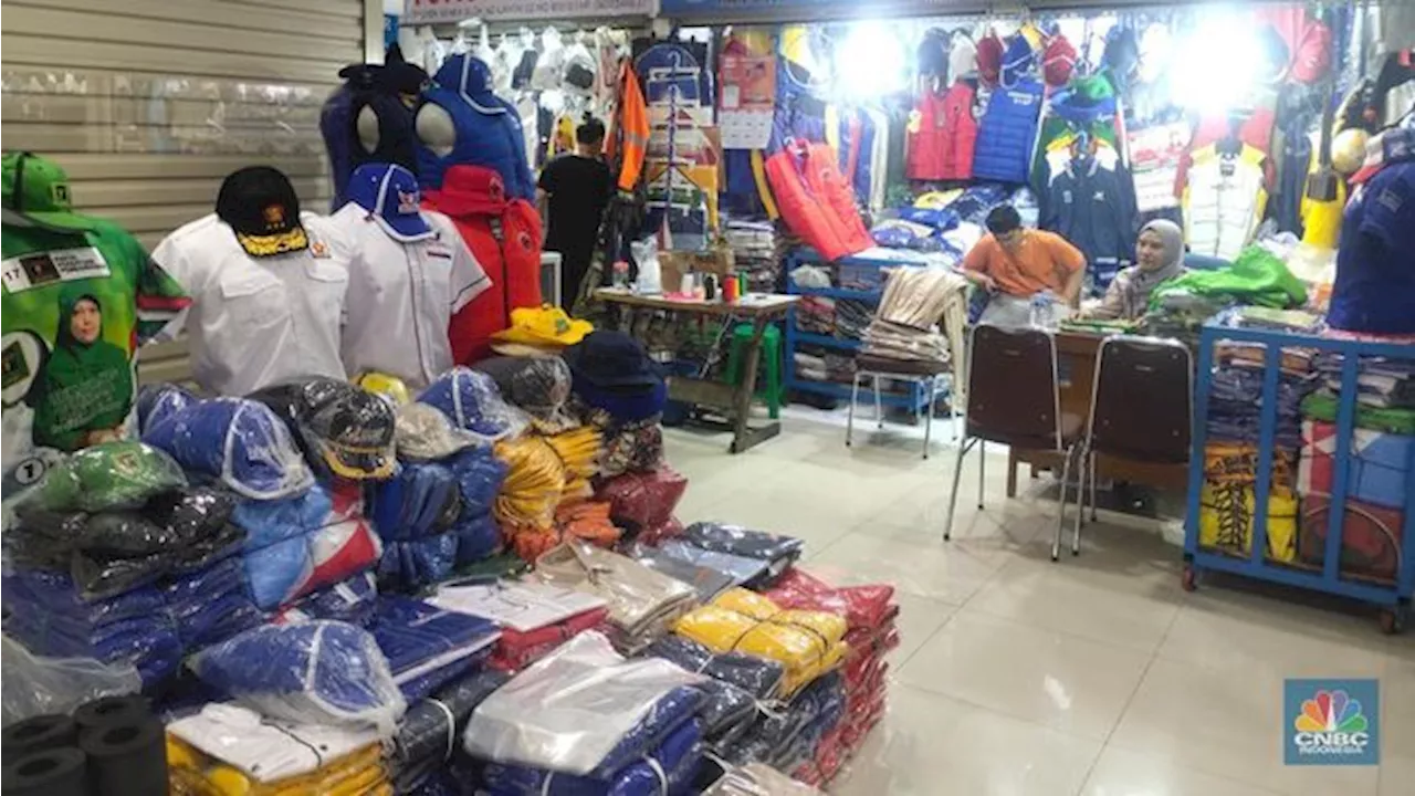 Barang Tak Laku, Pedagang Kaos Partai Rela Obral Harga