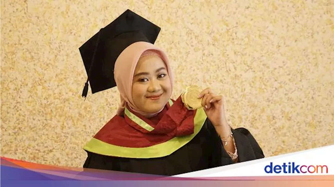 Cerita Aliya, Wisudawan UM Surabaya yang Sekeluarga Kompak Jadi Dokter