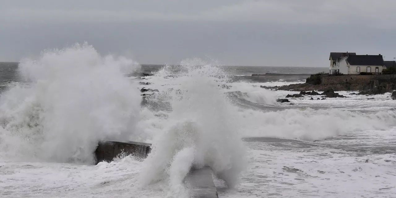 Tempête Ciaran : vents violents et risque de submersion marine sur les côtes françaises