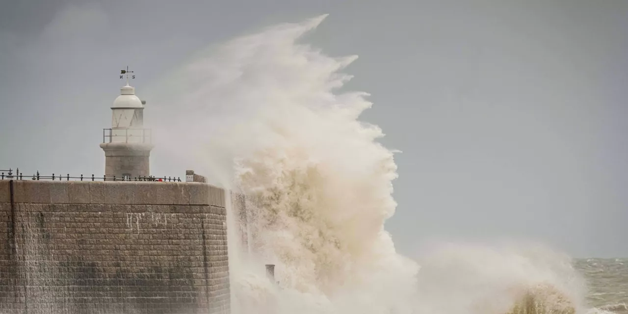 Sturm wütet in Irland und Nordirland - Warnung für England und Frankreich