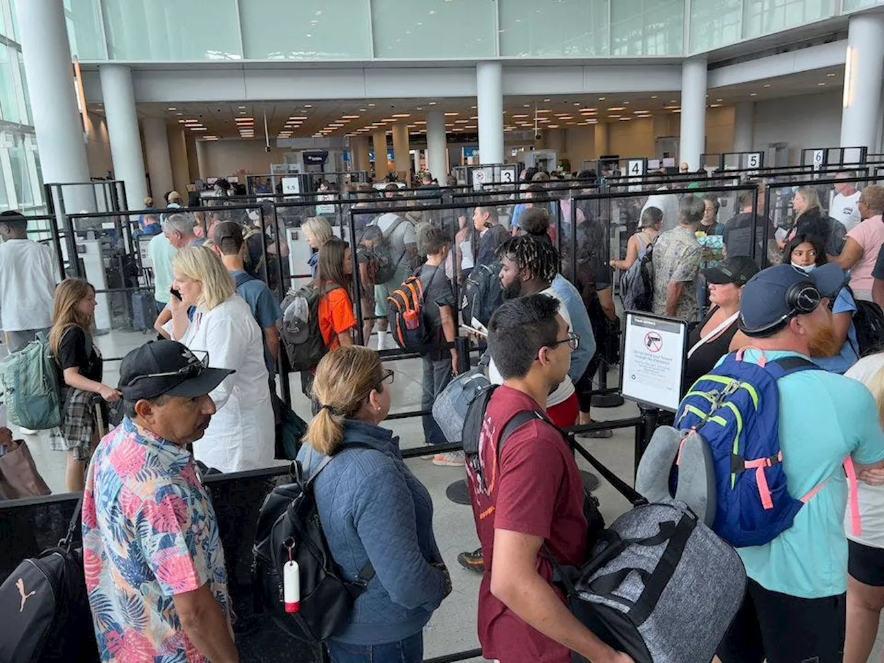 United Airlines' new boarding policy gets mixed reviews from travelers