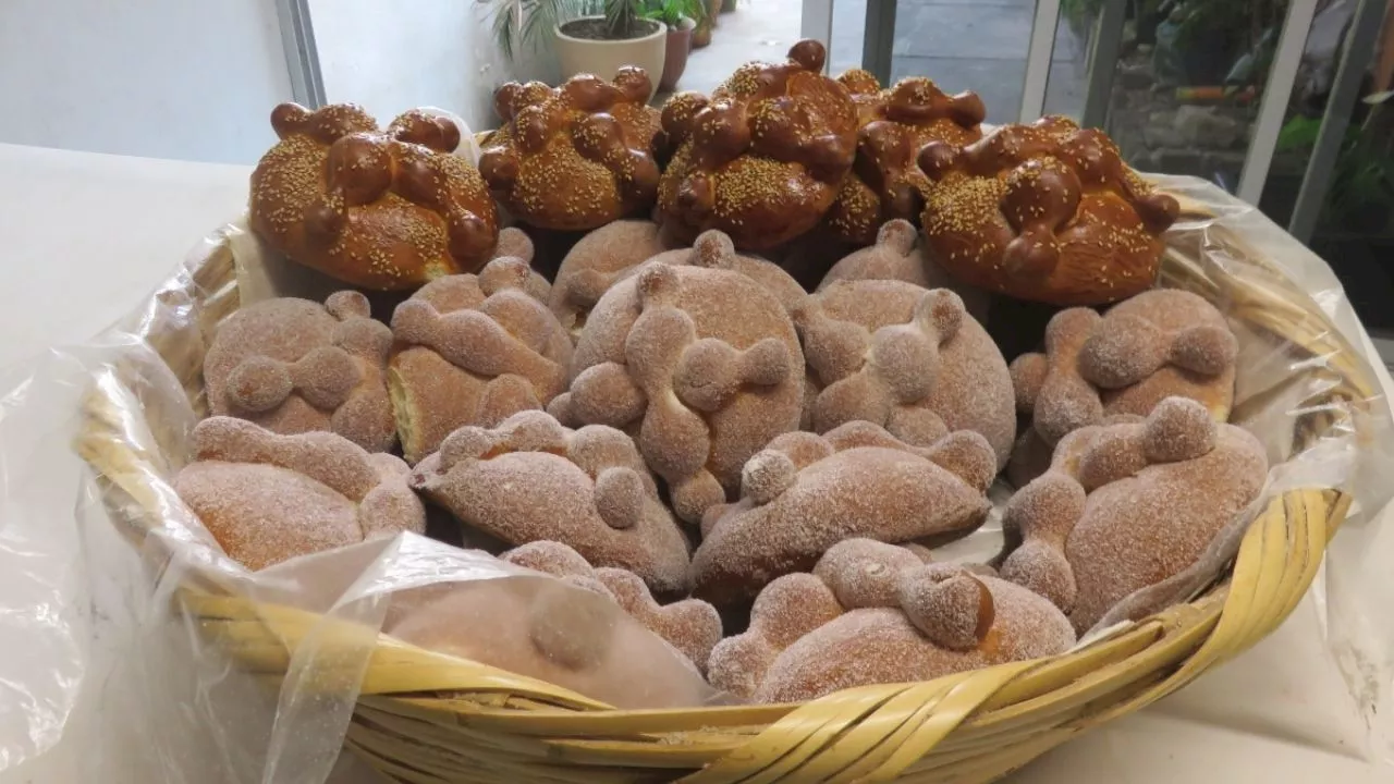 dia de muertos 2023 elaboracion de Pan de muerto en Huixquilucan edomex tradicion familiar