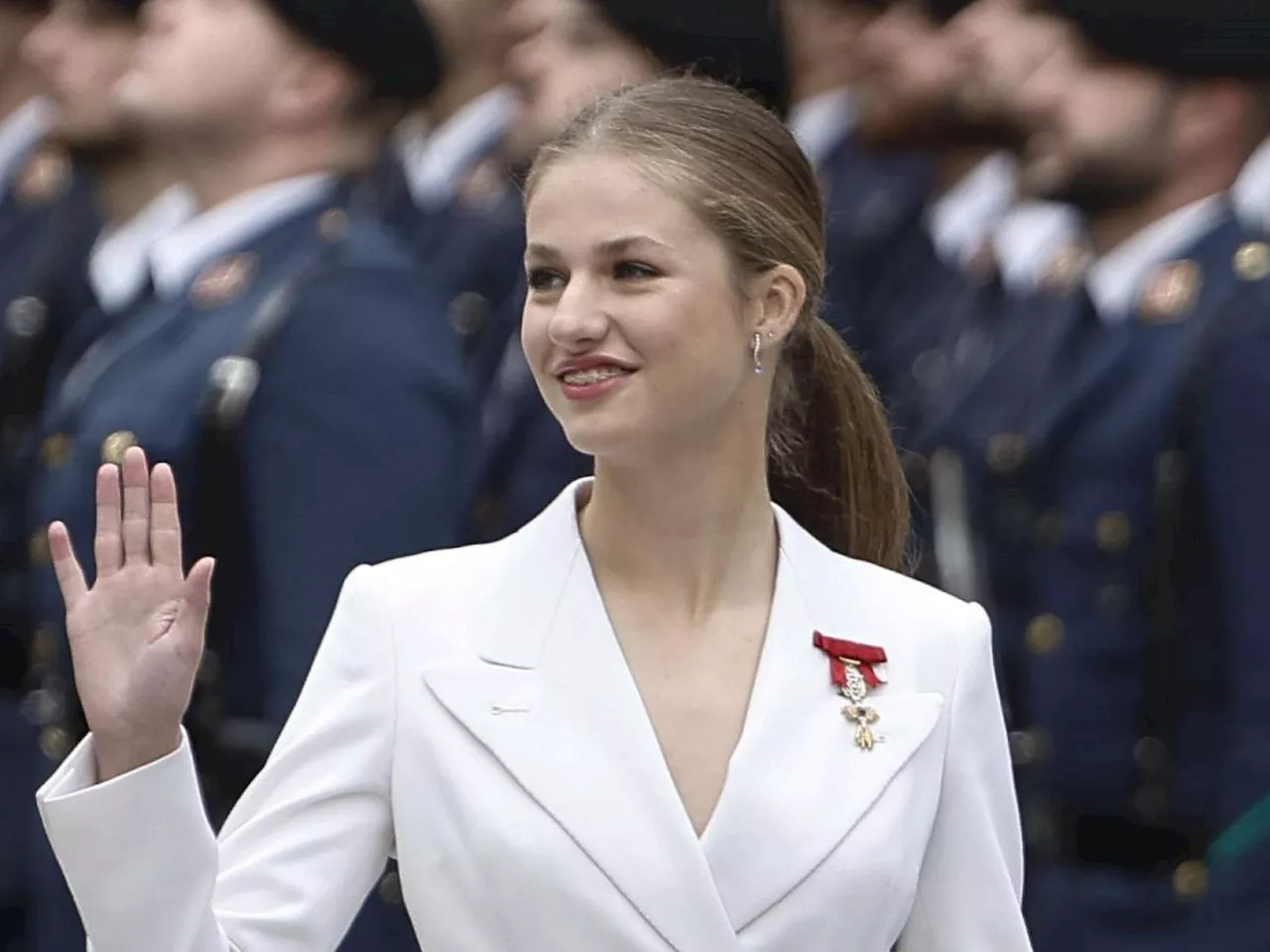 Leonor giura sulla costituzione: così nasce la futura Regina di Spagna