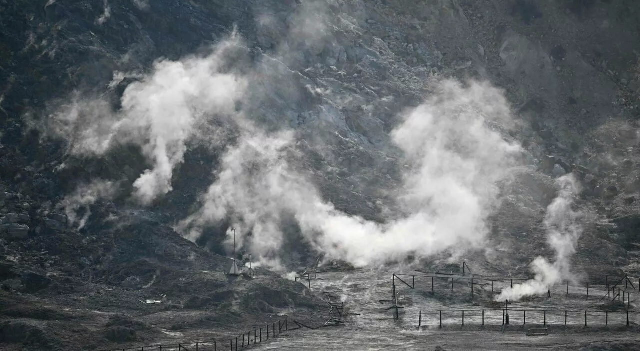 Campi Flegrei, cosa significa allerta arancione: si passa da attenzione a preallarme. I quattro livelli di ris