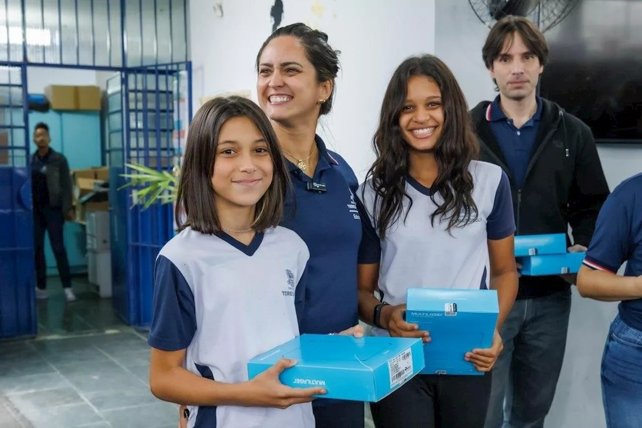 Alunos do Centro Educacional Rose Dalmaso ganham tablets de programa de inclusão tecnológica