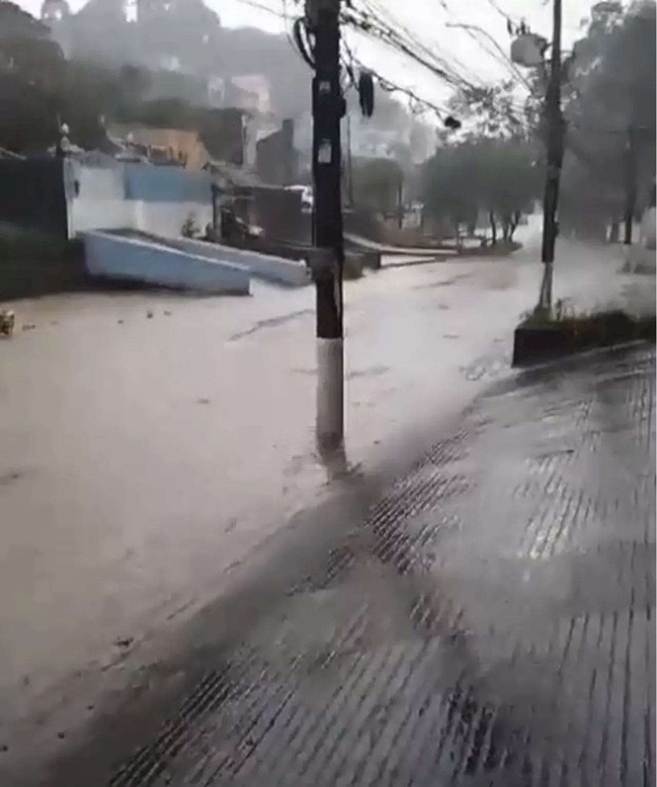 Chuva forte provoca alagamentos em regiões do Rio; veja vídeo