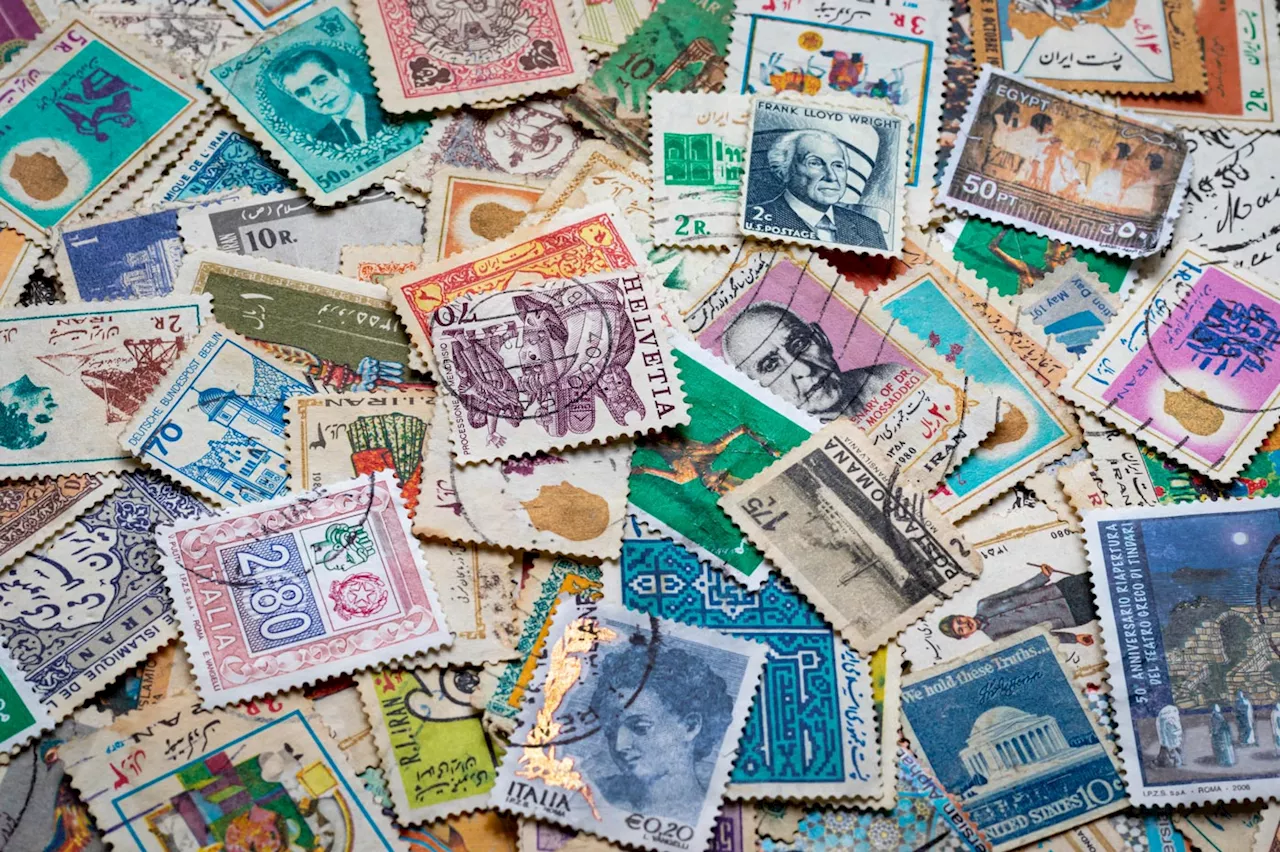 Le patron de Free réclame 1,3 million d'euros à un vendeur de timbres rares