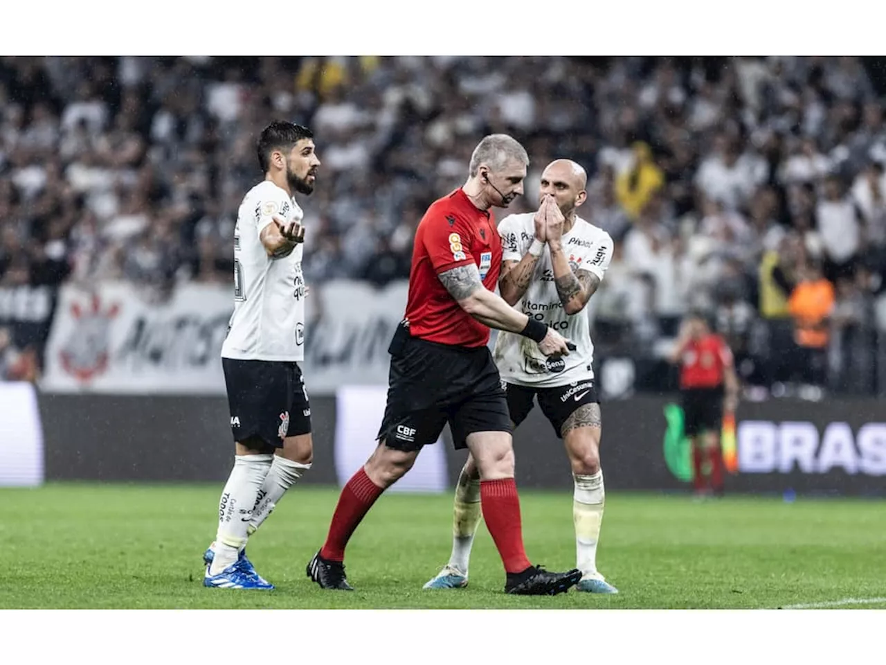 Chefe de arbitragem da CBF analisa marcação de pênalti em Corinthians x Santos: 'Interpretativo'