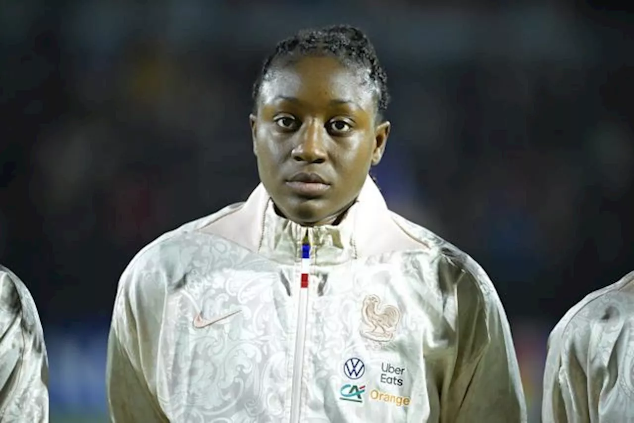 Kadidiatou Diani sur le banc des Bleues contre la Norvège