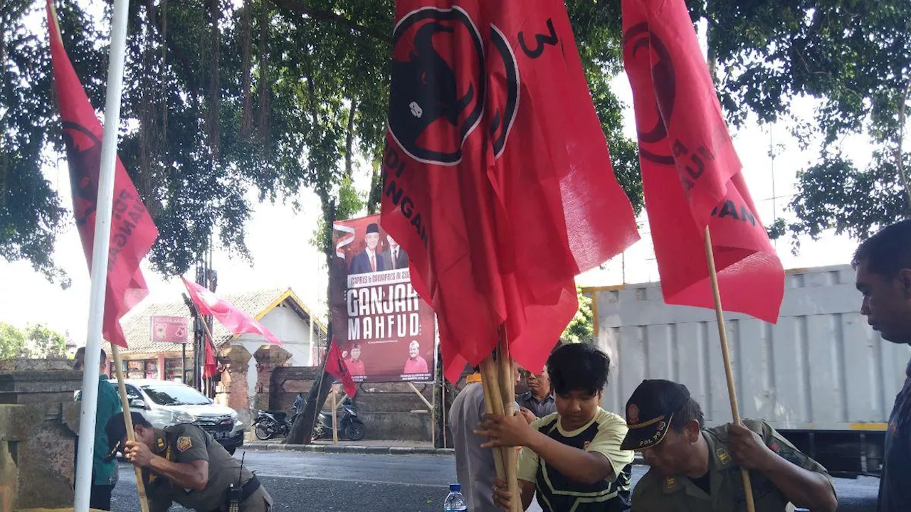  Mahfud Md dan Bendera PDIP di Bali Dicopot Jelang Kunjungan Jokowi