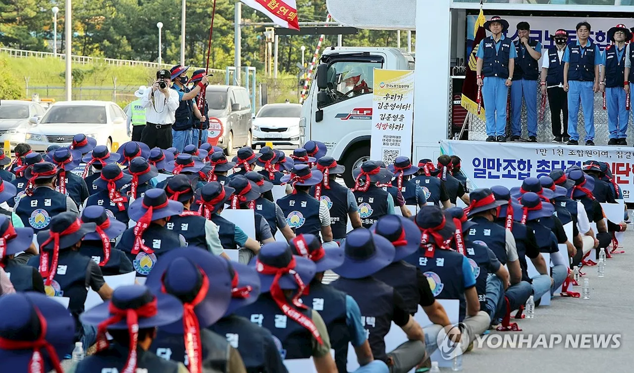 창사 첫 파업 기로 섰던 포스코…그룹주 동반 약세로 시작