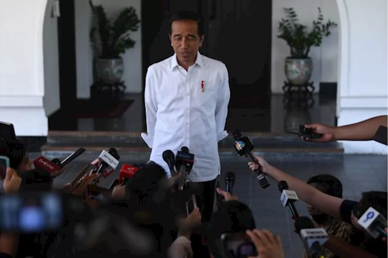 Jokowi Tertawa saat Ditanya Kekecewaan PDIP