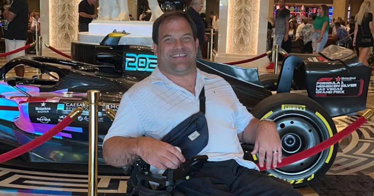 Disabled man had to crawl off plane when airline didn't give him wheelchair