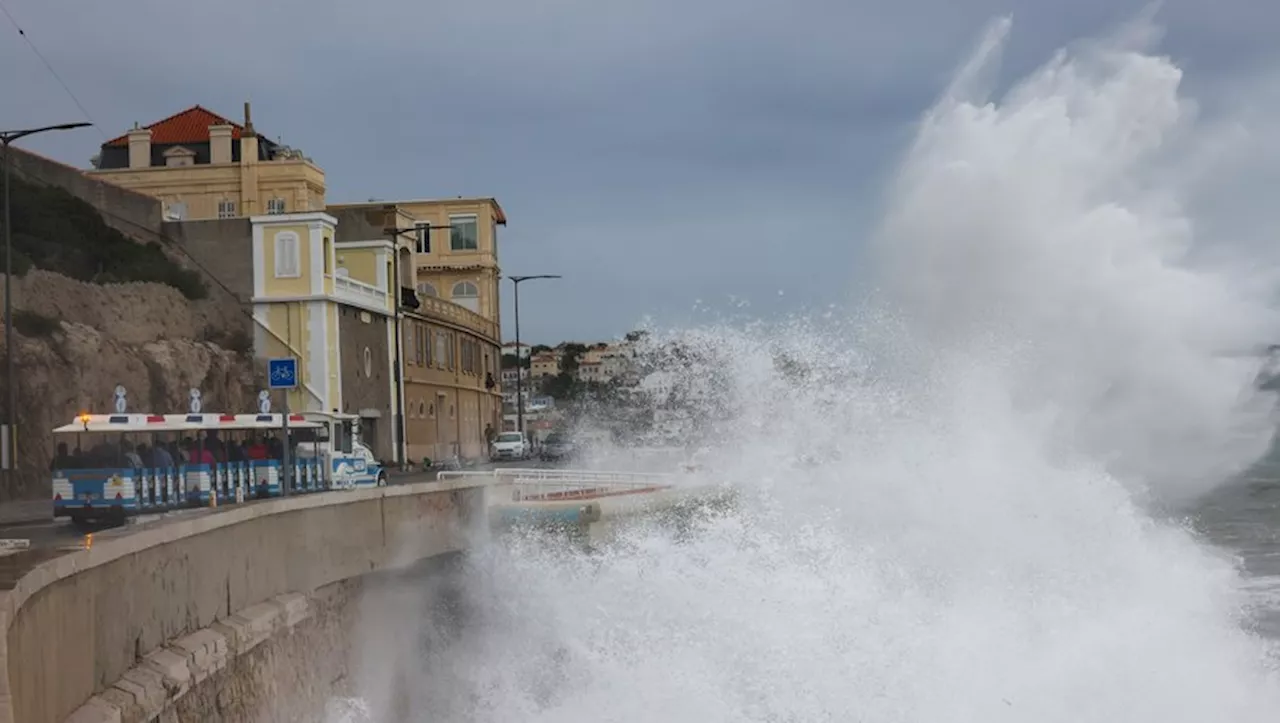 Tempête Ciarán : trois départements placés en alerte orange 'vents violents', la menace d'une vigilance rouge