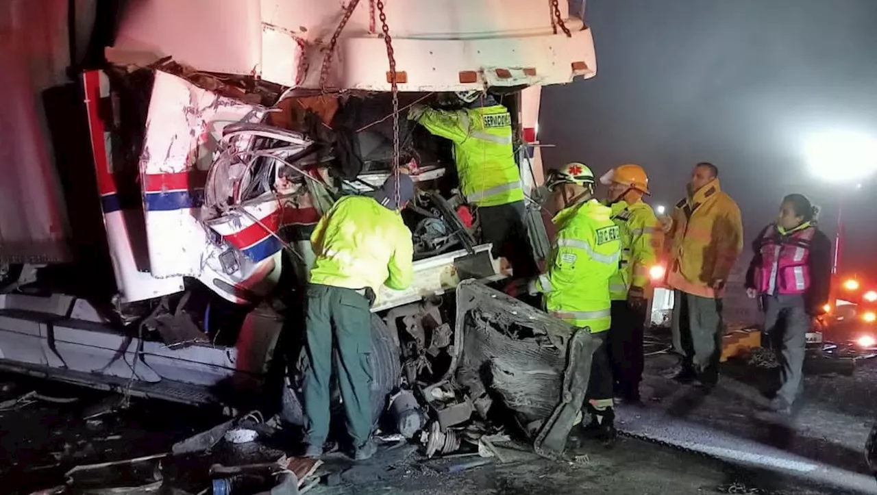 Accidente entre tráileres en la Saltillo-Monterrey deja a una persona sin vida