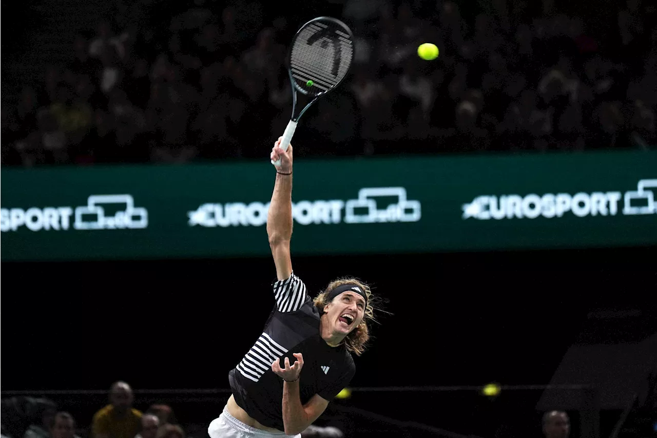 Zverev kämpft sich in Paris in die nächste Runde