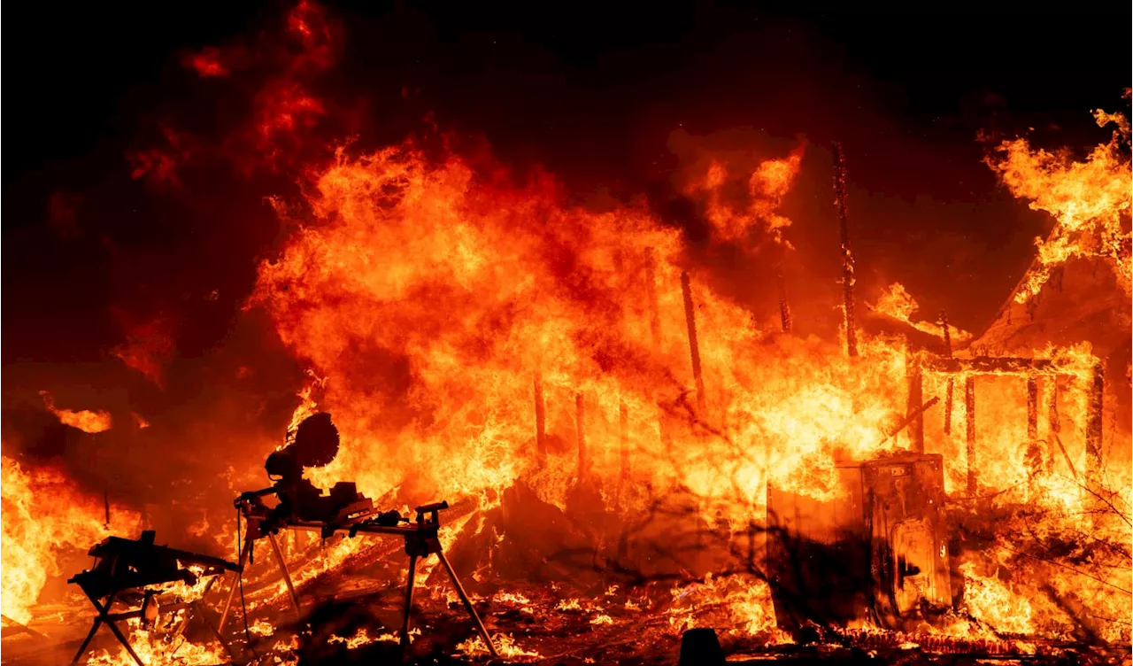 Southern California wildfire forces 4,000 residents to evacuate homes