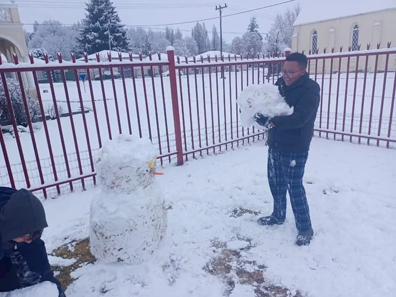 Eastern Cape, Free State, KZN residents wake up to snow-covered mountains, gardens