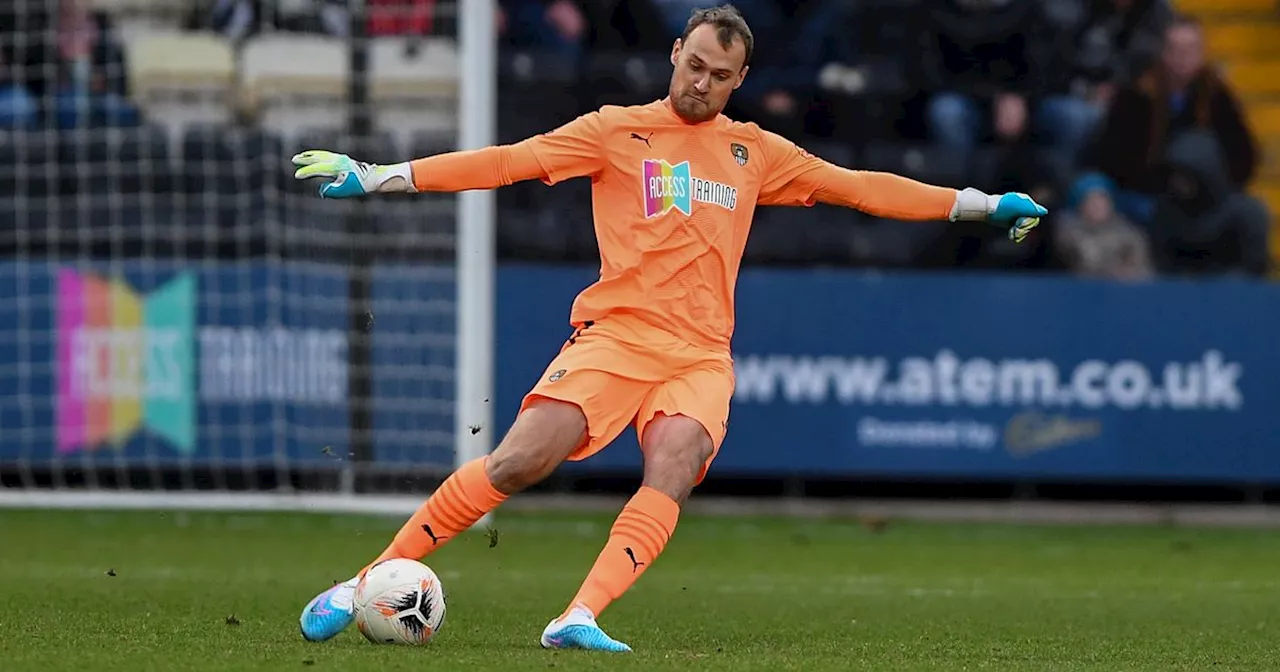 Sam Slocombe discusses dynamic with fellow goalkeeper Aidan Stone