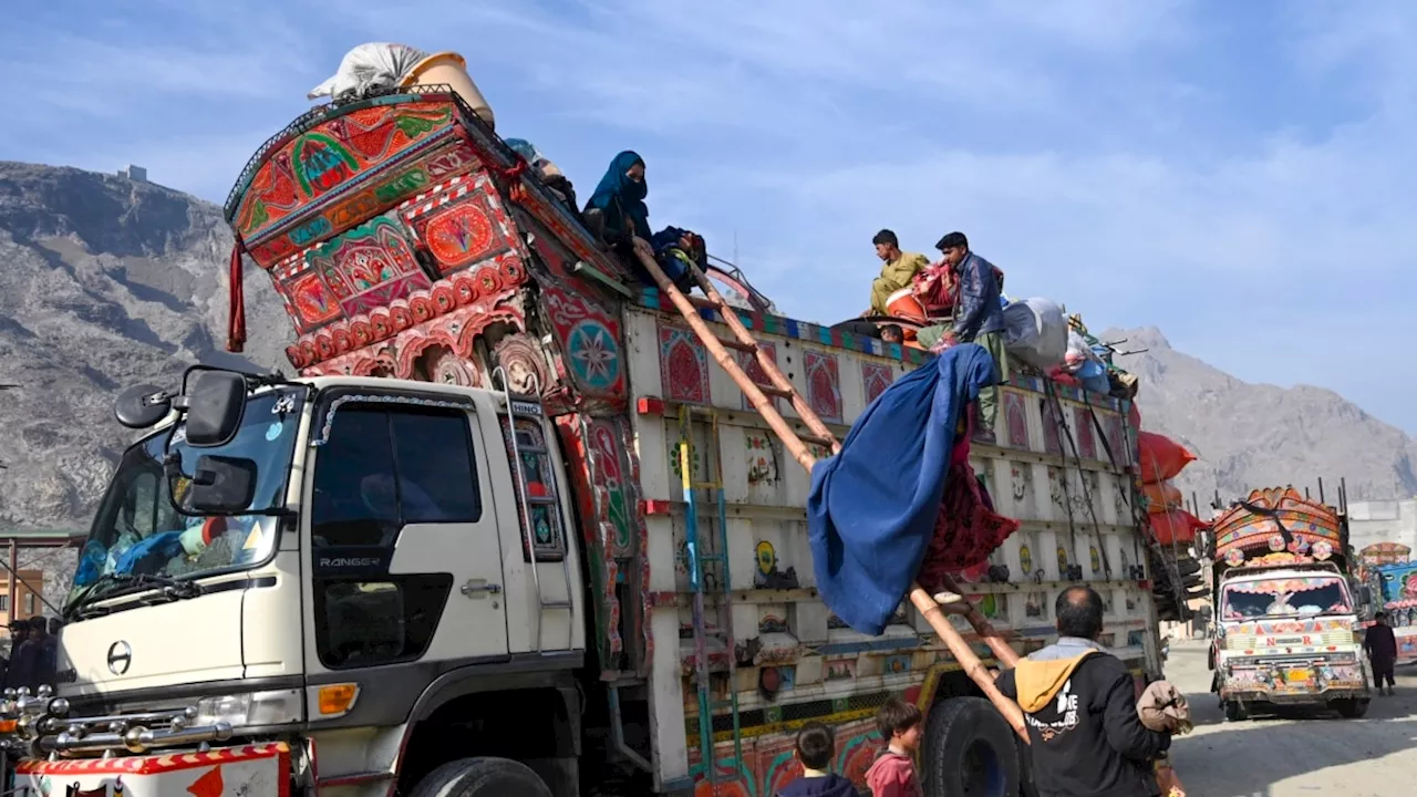 ده‌ها هزار مهاجر غیرقانونی افغان در حال خروج از پاکستان هستند