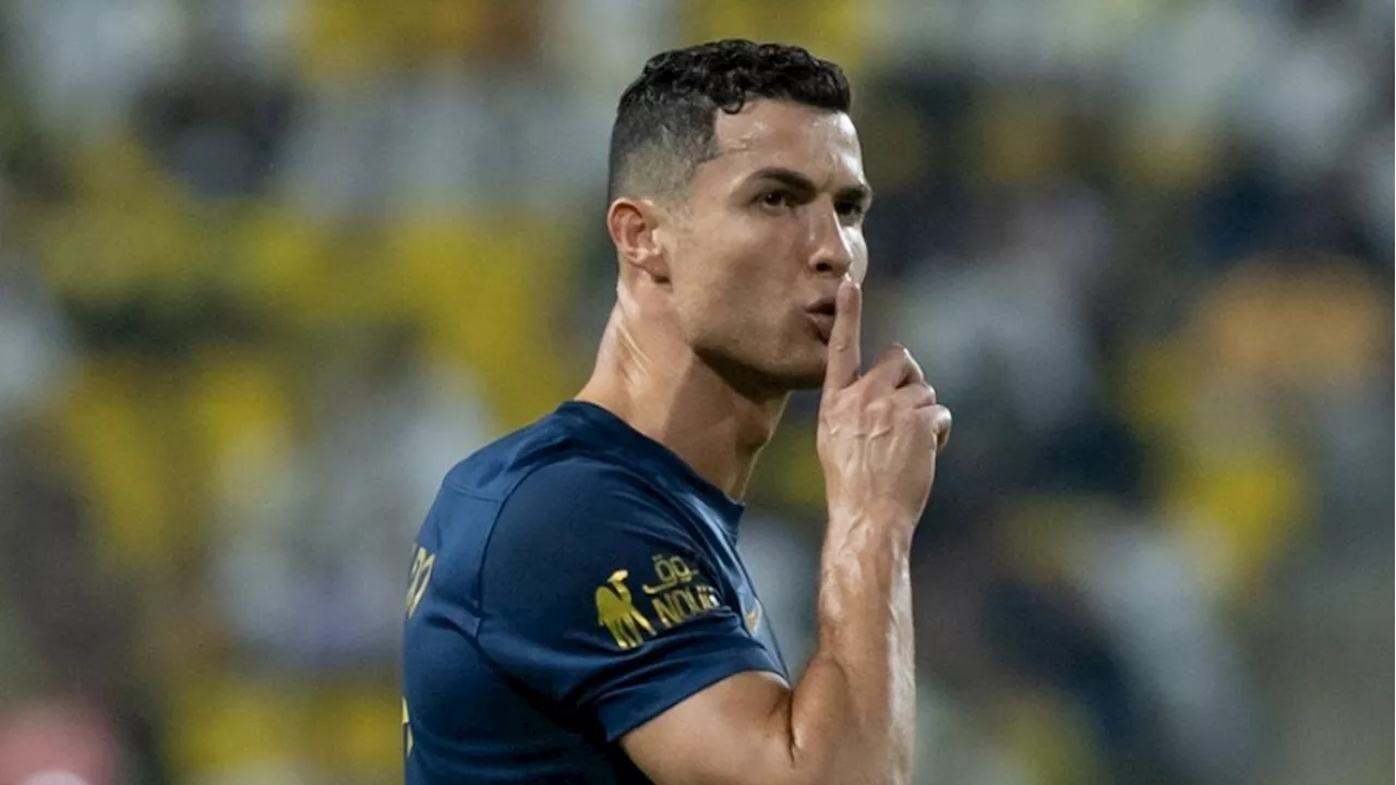 Cristiano Ronaldo manda a callar a aficionados que coreaban "Messi, Messi" en pleno partido