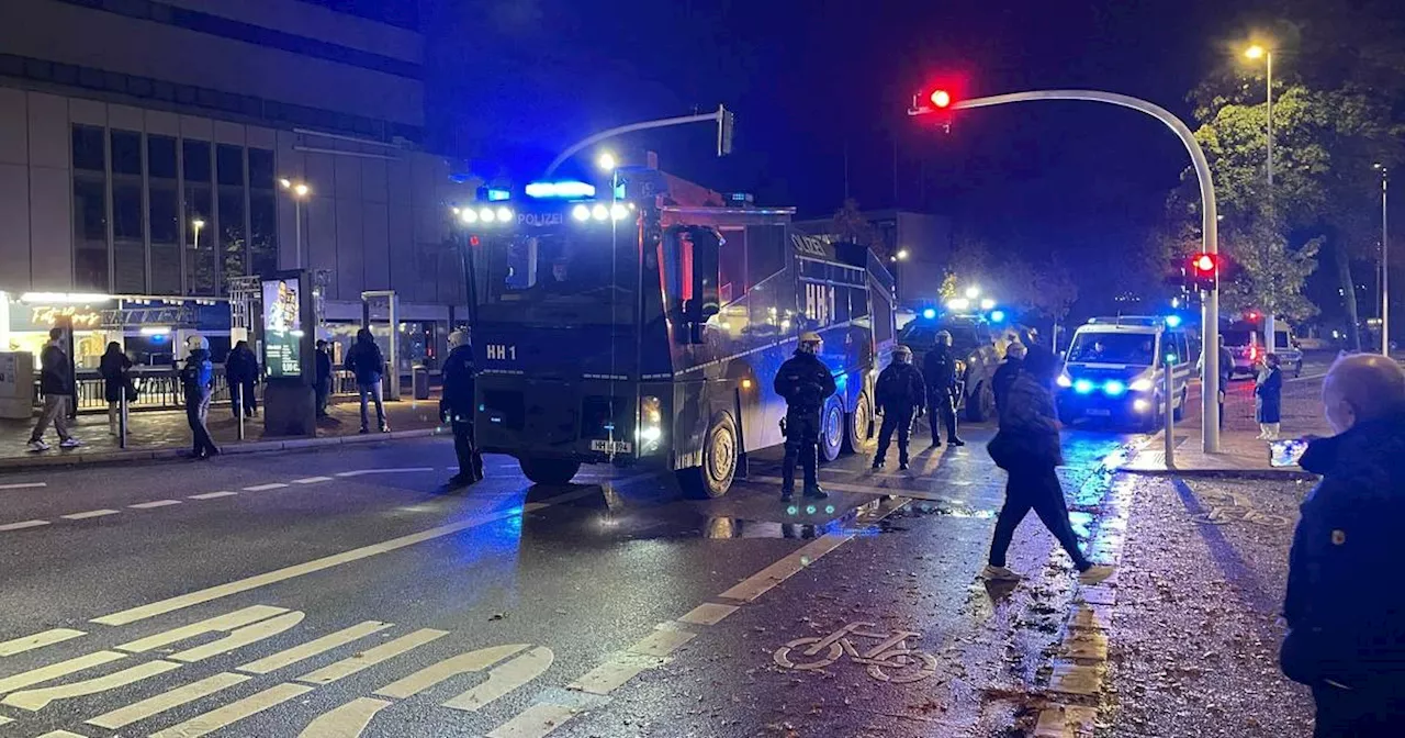 Hamburg: Polizei setzt bei Krawallen Wasserwerfer ein​