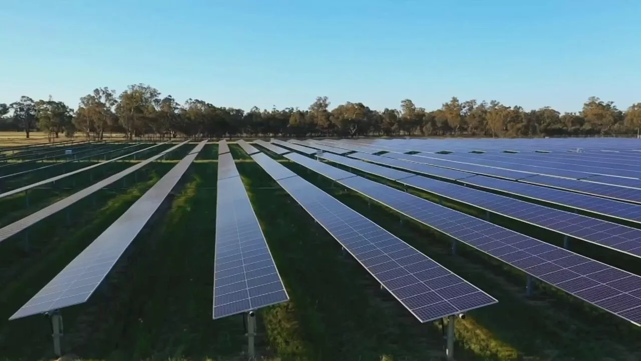 Farmers critical of Victorian govt&#8217;s plans for solar farm on prime agricultural land