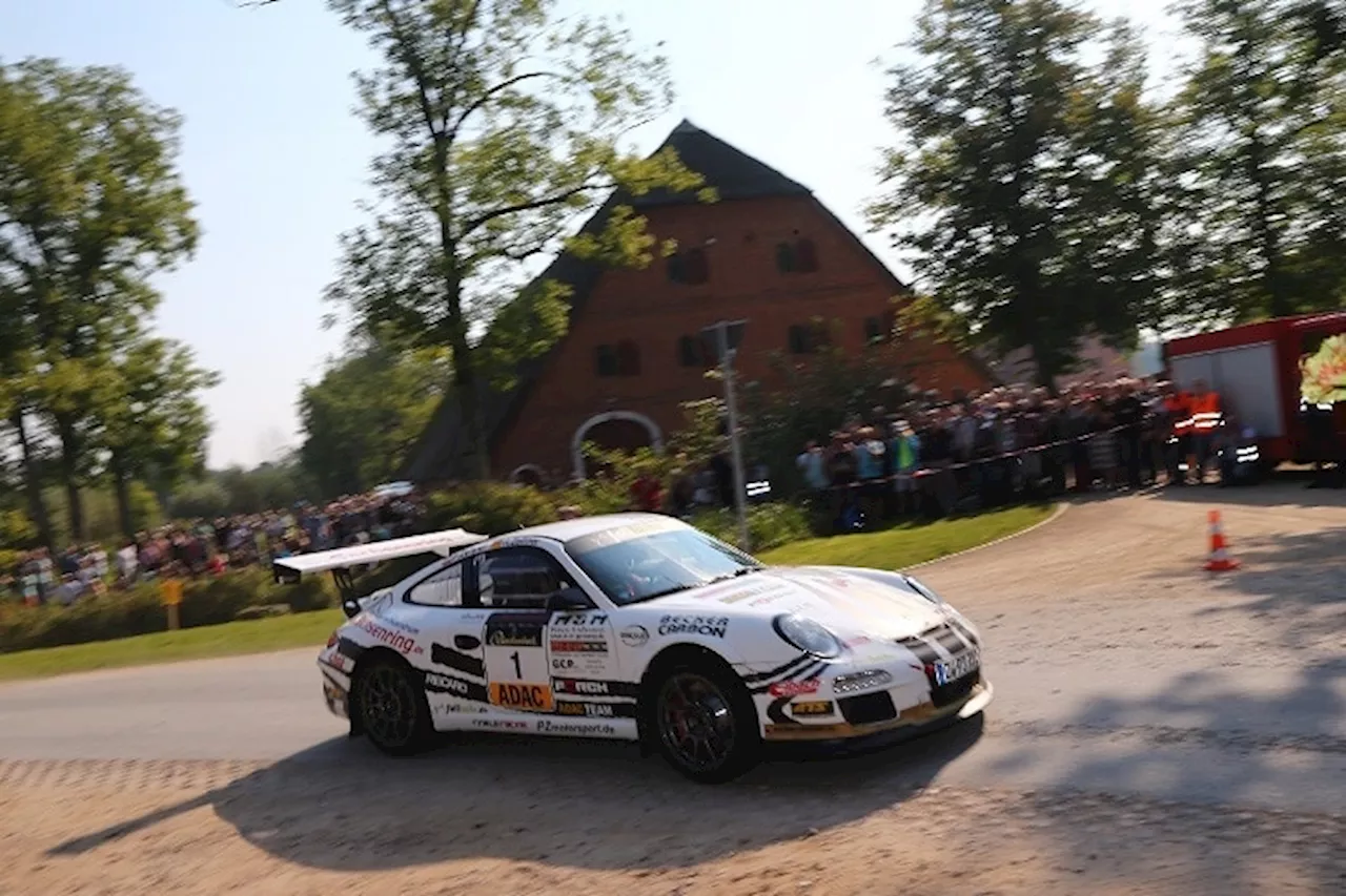 Ruben und Petra Zeltner präsentieren ihren Porsche 911 GT3 bei der Rallyeshow am Sachsenring