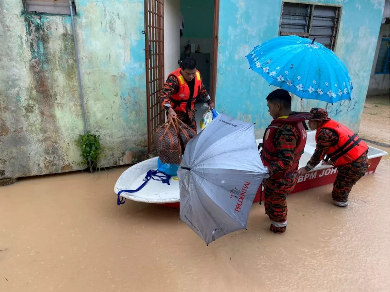 Villager buys boat for flood emergency after bitter lesson of Shah Alam