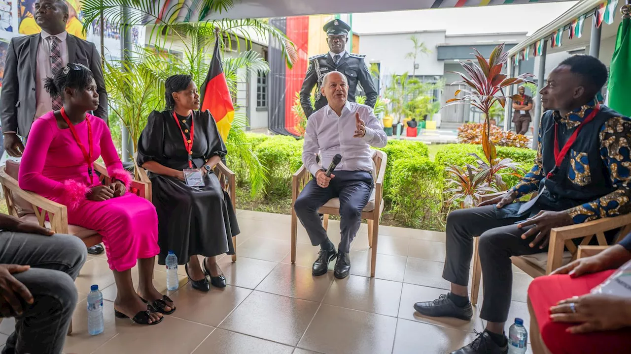 Bundeskanzler Olaf Scholz besucht in Nigeria ein Jobcenter