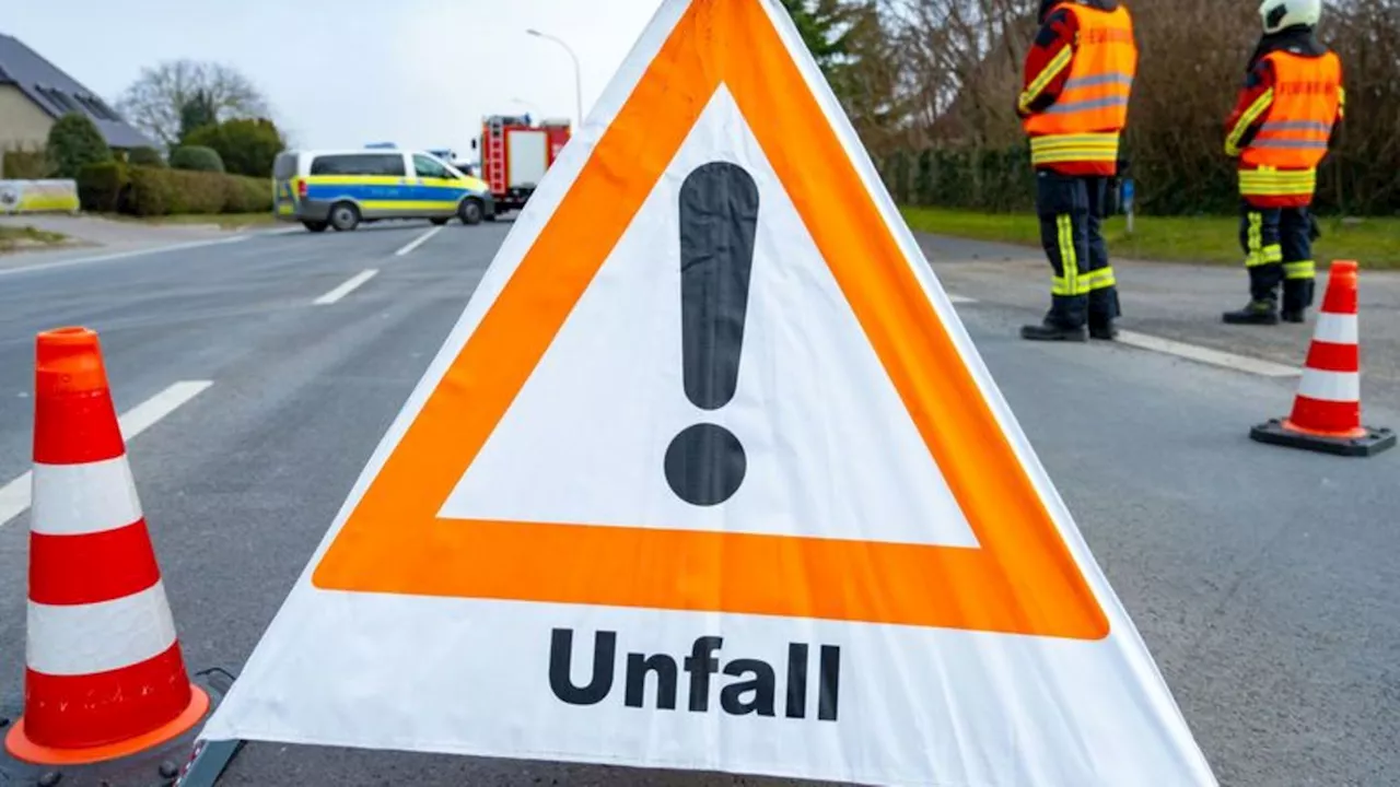 Unfall: Transporter fährt auf Leitplanke: Stau auf A43