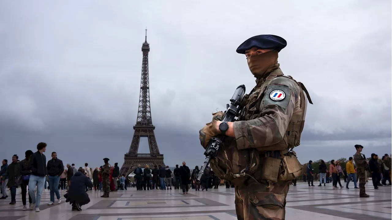 Nach Drohungen, sich in die Luft zu sprengen: Polizei in Paris schießt auf verschleierte Frau