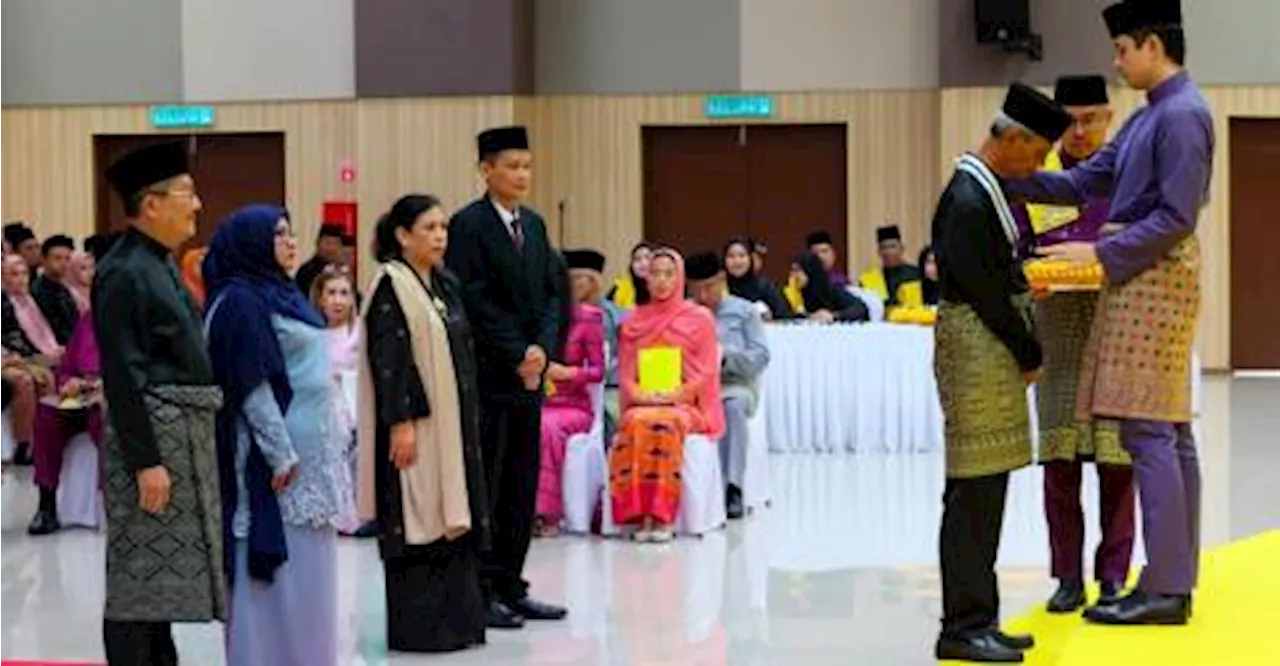 Pahang Regent presents state awards, medals to 198 recipients